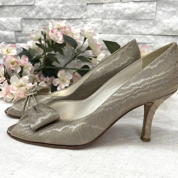 Stuart Weitzman women’s size 8 metallic gold 3 inch heels ring bow dress shoes - Picture 3 of 8